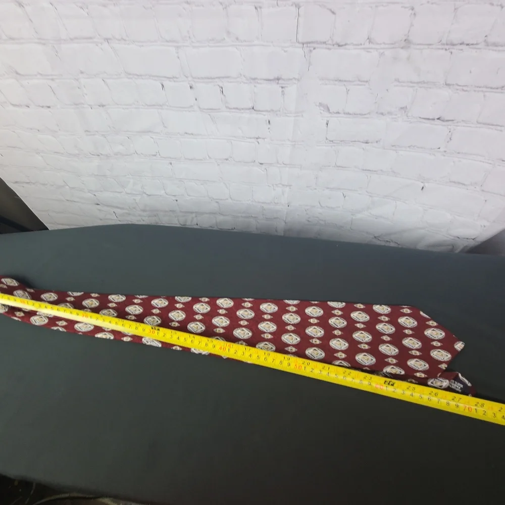 Geoffrey Beene Classic New York  Tie.